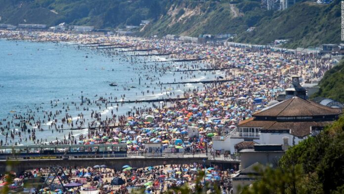 ‘major-incident’-declared-as-thousands-flock-to-uk-beaches