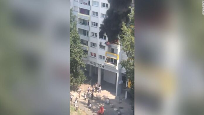 crowd-catches-children-as-they-jump-from-apartment-fire