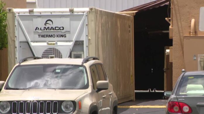 florida-neighborhood-upset-after-funeral-home-brings-in-refrigerated-truck-to-store-covid-19-corpses