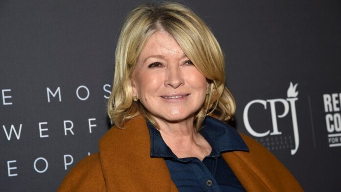 martha-stewart-agrees-with-fans-over-her-sexy-poolside-pic:-‘definitely-a-thirst-trap’