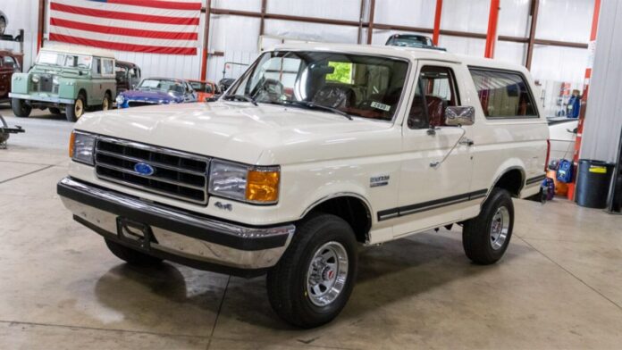 white-1991-ford-bronco-with-29-miles-and-a-heartbreaking-history-auctioned-for-$90g