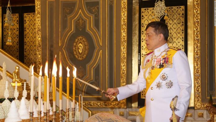 thailand’s-unprecedented-revolt-pits-the-people-against-the-king