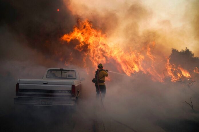 2-firefighters-‘gravely-injured’-as-wildfires-rage-in-orange-county:-report