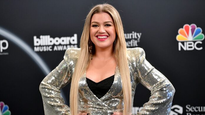 kelly-clarkson-reveals-how-her-6-year-old-daughter-river-avoids-schoolwork-on-zoom