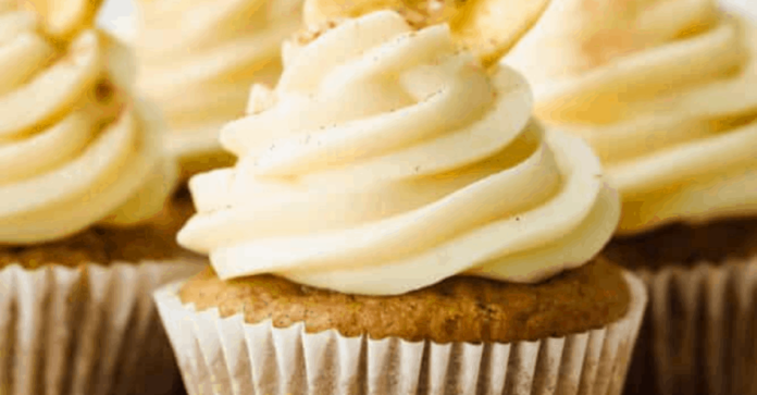 banana-cupcakes-with-cream-cheese-frosting